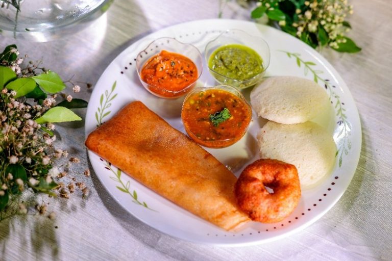 Sar V Sri for event catering in Chennai, you’re choosing a brand that understands the city’s heart and its people’s tastes