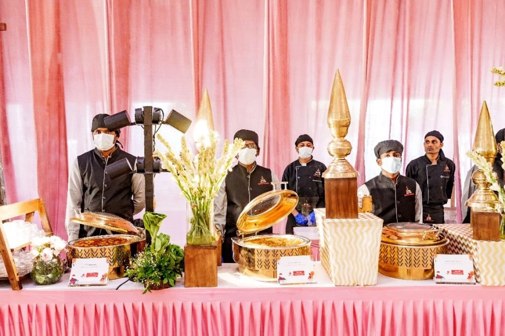 Professional pure vegetarian wedding catering setup in Chennai by Sarvsri